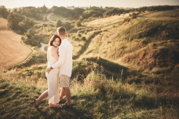 fotograf, fotografia, narzeczeńska, plener, portfolio, śląsk, bytom, cieszyn, dąbrowa górnicza, gliwice, jastrzębie, katowice, pawłowice, pszczyna, racibórz, rybnik, tychy, wodzisław, zabrze, żory, toskania, włochy, włoski, świętokrzyskie, ponidzie, kraków, kielce, sandomierz, pary, miejsce, sesja, portret, zakochani, zaręczeni, zachód, słońce, złota godzina