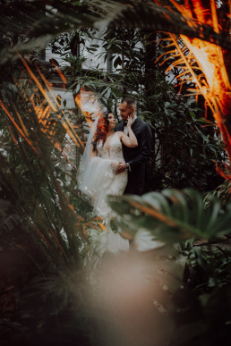 Bytom, Gliwice, Jastrzębie, Katowice, Pan młody, Panna młoda, Racibórz, Rybnik, Wesele, Wodzisław, botaniczny, fotograf ślubny, fotografia ślubna, garnitur, małżeństwo, natura, ogród, palmiarnia, państwo młodzi, rośliny, suknia ślubna, zielono, Śląsk, Żory