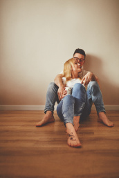 boudoir, delikatna, elegancka, fotograf, glamour, kwiaty, miłość, sesja fotograficzna, śląsk, katowice, pszczyna, tychy, żory, zmysłowa, wodzisław, fotografia, zakochani, para, homestyle, dom, mieszkanie, kuchnia, salon, sypialnia, łóżko, red dress studio