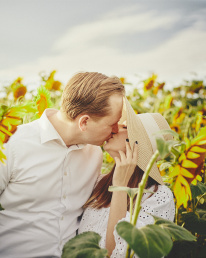 żory, rybnik, jastrzębie, wodzisław, tychy, cieszyn, katowice, mikołów, gliwice, sesja, fotograficzna, fotografia, fotograf, śląsk, słoneczniki, lato, para, zakochani, małżeństwo, bogo, koszula, sukienka, biała, rustykalna