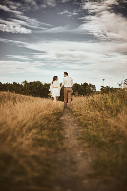 żory, rybnik, jastrzębie, wodzisław, tychy, cieszyn, katowice, mikołów, gliwice, sesja, fotograficzna, fotografia, fotograf, śląsk, słoneczniki, lato, para, zakochani, małżeństwo, bogo, koszula, sukienka, biała, rustykalna